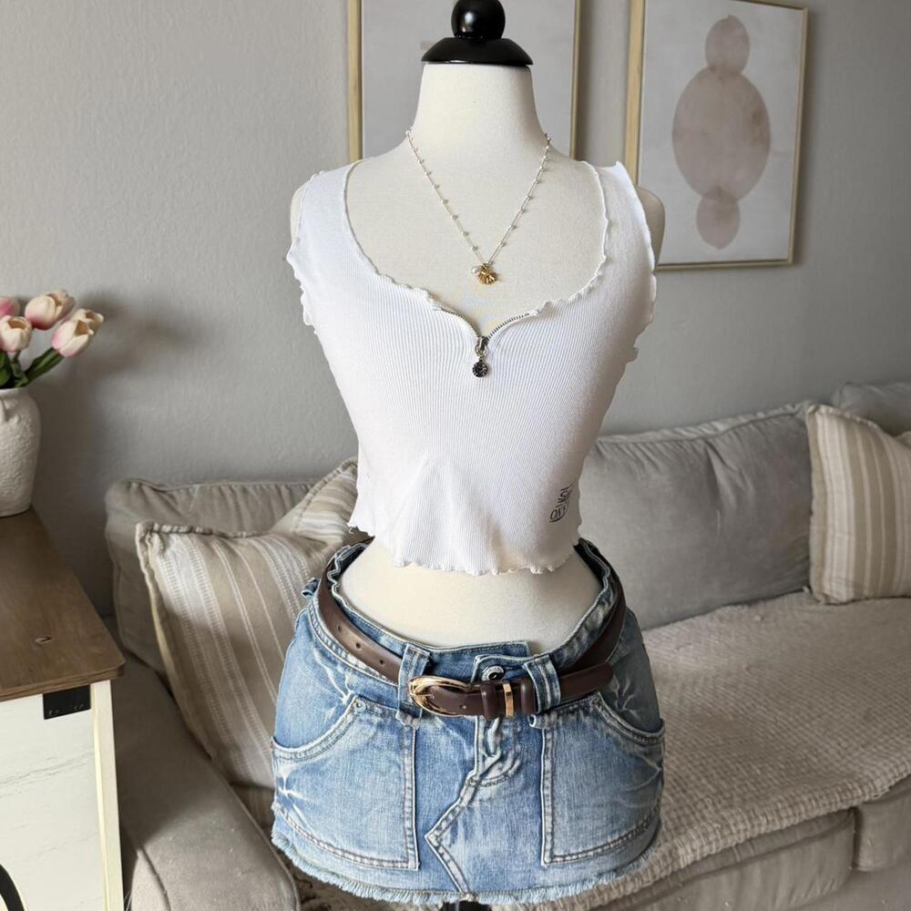 White Ribbed Zip Crop Tank (Onyx)